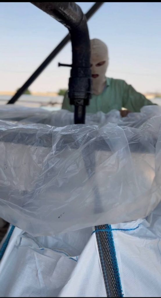 Difference between bitumen and asphalt